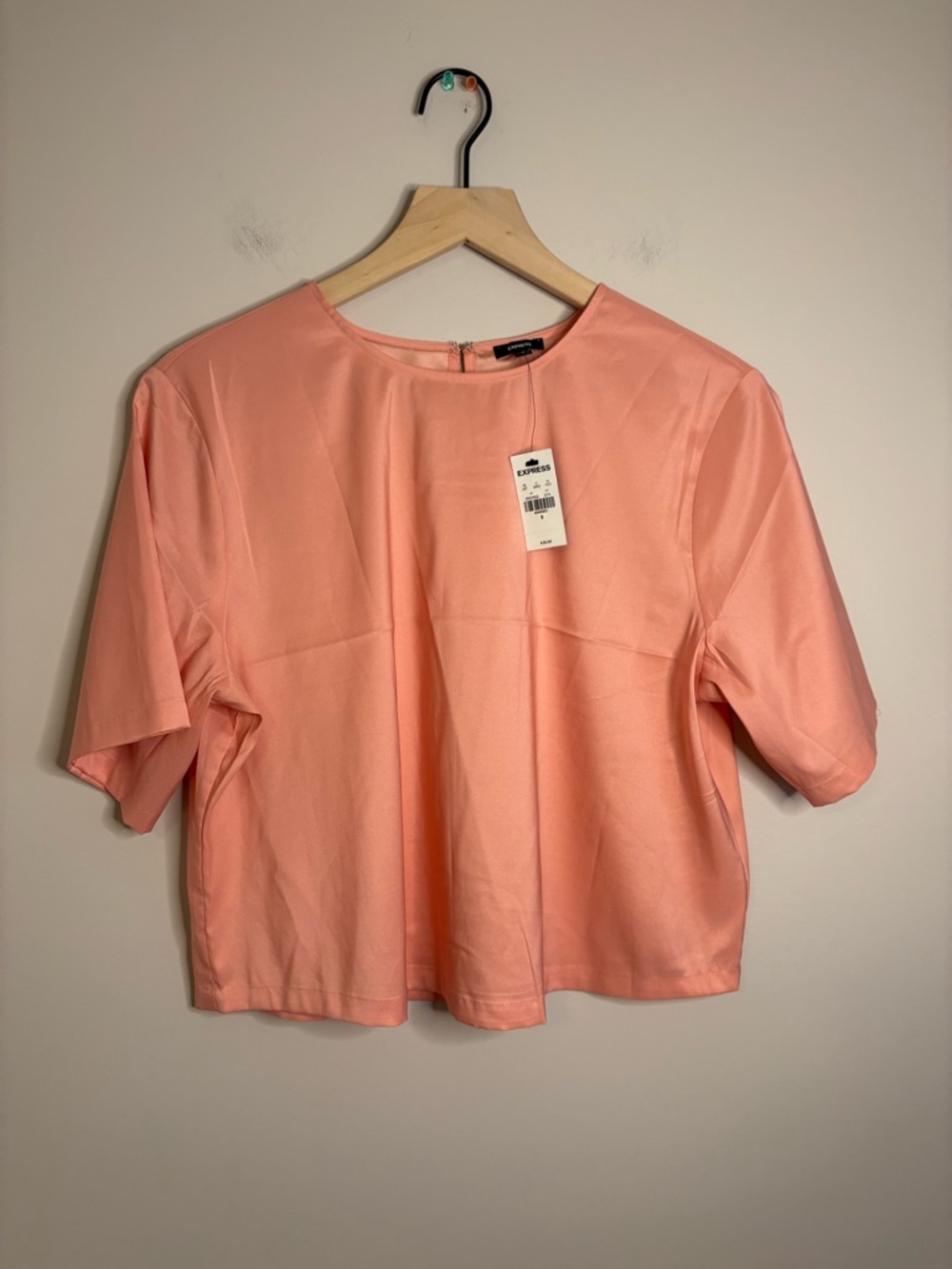 Women’s Express cropped short sleeve blouse size M NWT